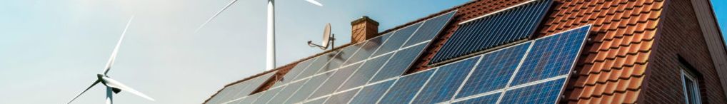 Ekologiczne panele słoneczne na dachu budynku